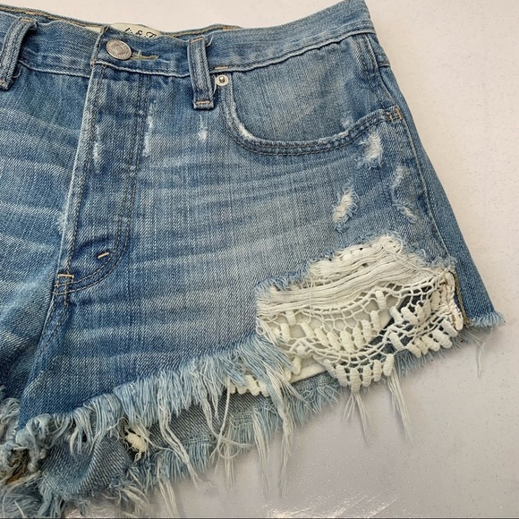 Abercrombie & Fitch Festival Short High Rise 2/26 Crochet Distress Button Fly - Picture 4 of 9